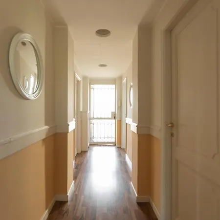 Montenapoleone - Sant Andrea Charme Penthouse Daire Milano