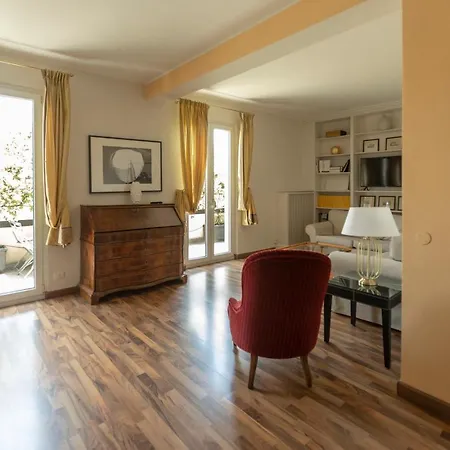 Daire Montenapoleone - Sant Andrea Charme Penthouse Milano