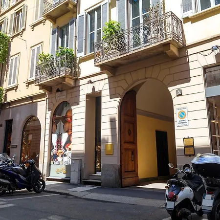 Montenapoleone - Sant Andrea Charme Penthouse *